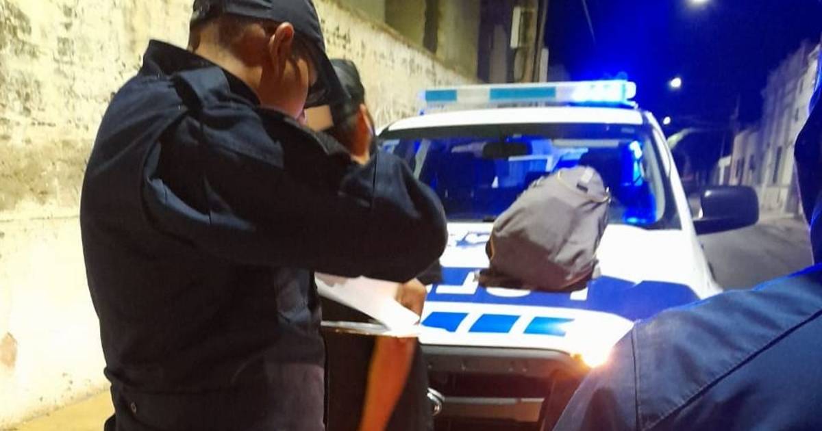 Un joven de 19 años quedó detenido por maltratar a su pareja y a su ...